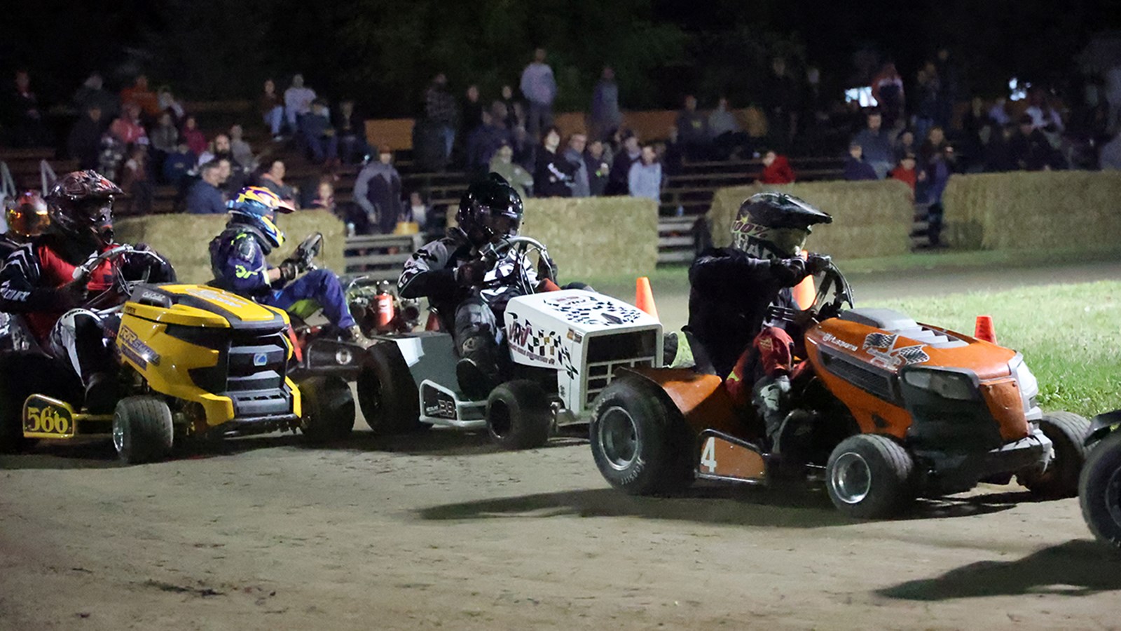 Retour en images sur la course de tracteurs de SainteJustinedeNewton