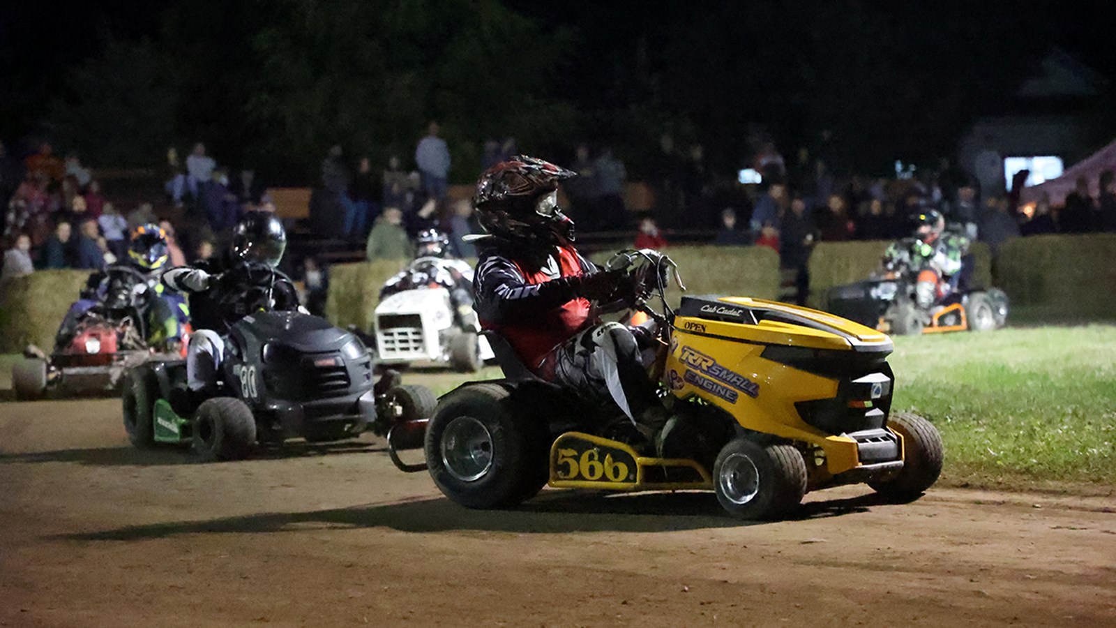 Retour en images sur la course de tracteurs de SainteJustinedeNewton