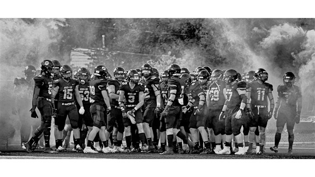 Noir et Or football team meets Les Lynx at Cégep de Valleyfield