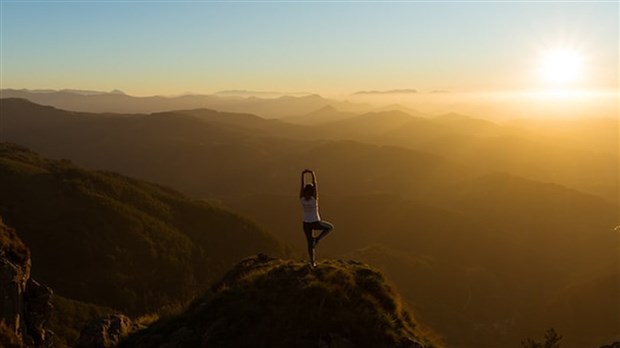 Trouve-toi une manière de relaxer pis vite… le yoga peut-être ?
