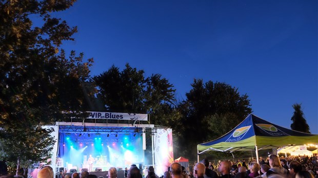 The blues continue to bring people together at L'Île-Perrot