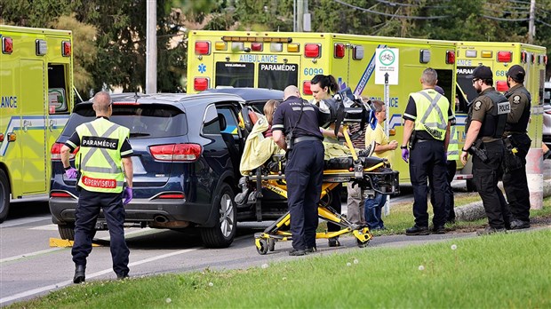 Collision entre deux voitures sur le chemin du Fleuve 