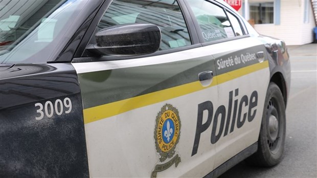 Collision between two cars on chemin du Fleuve   