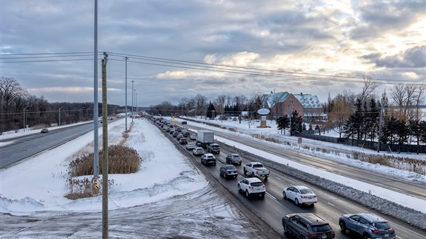 Trois voies ouvertes sur le pont de l'Île-aux-Tourtes 