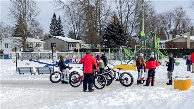 Modified schedule for equipment loan at Les Coteaux
