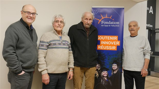 Anciens du Cégep de Valleyfield : dons de 4 600 $ à la Fondation 
