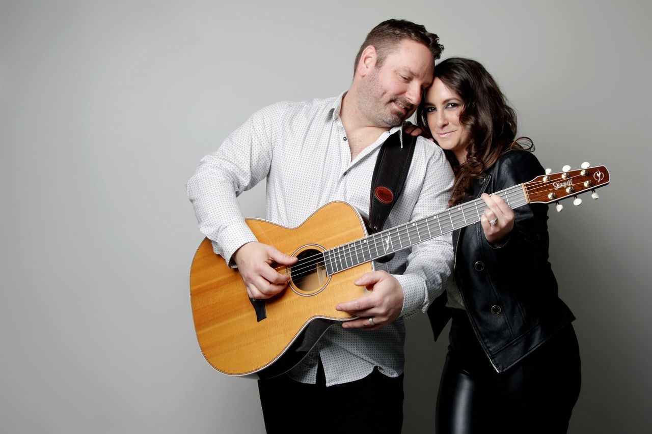 A new radio single for musical duo Atémi