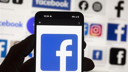 Facebook perd des plumes auprès des jeunes, mais demeure une force dominante