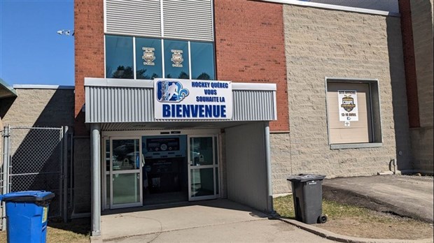 Un important tournoi de hockey en cours à Rigaud 