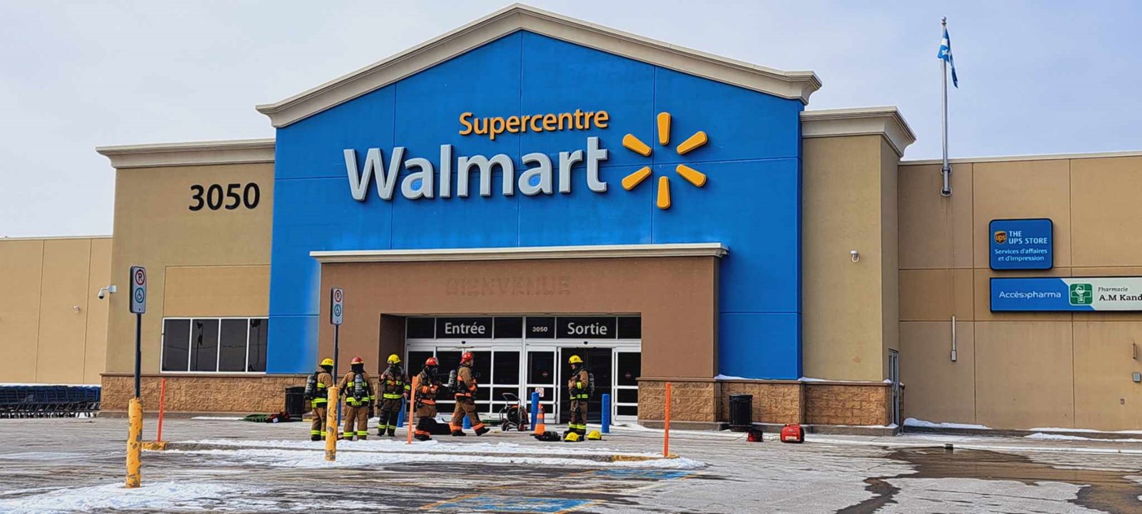 Fire at Walmart in VaudreuilDorion mobilizes some 30 firefighters