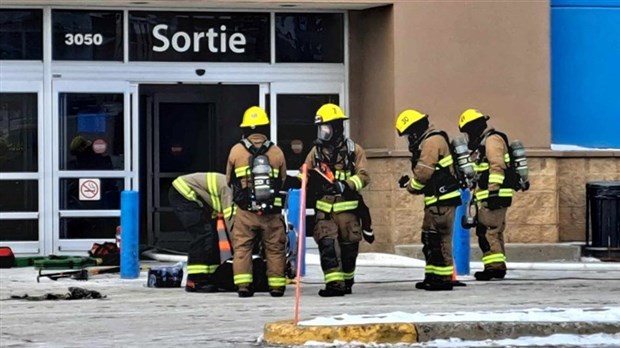 Incendie criminel au Walmart: un jeune homme de 18 ans est arrêté 