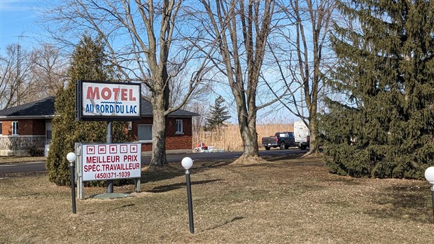 Le motel Au Bord du lac ravagé par un incendie 