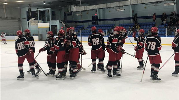 Séries éliminatoires: une première victoire pour les Pionniers de Soulanges M18