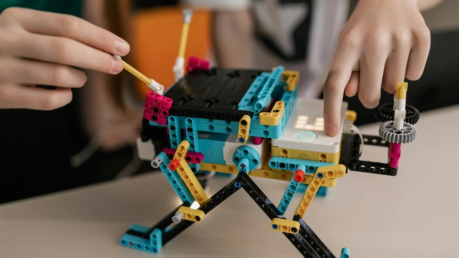 Vaudreuil-Dorion: LEGO robot demonstration