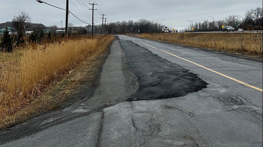 Rigaud gives an update on the state of the pavement on chemin J.- René Gauthier