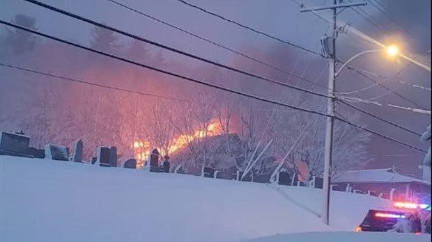 Un commerce de Rigaud est la proie des flammes 