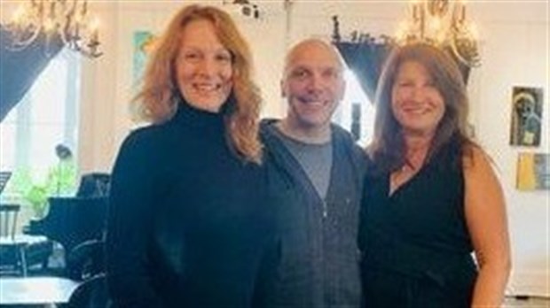Olga Cassetta and Kristine Demers from Vanadis exhibit in Hawkesbury