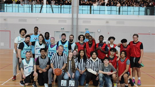 Professional basketball team visits Echos high school  