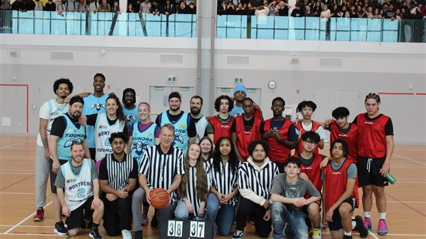 Professional basketball team visits Echos high school  