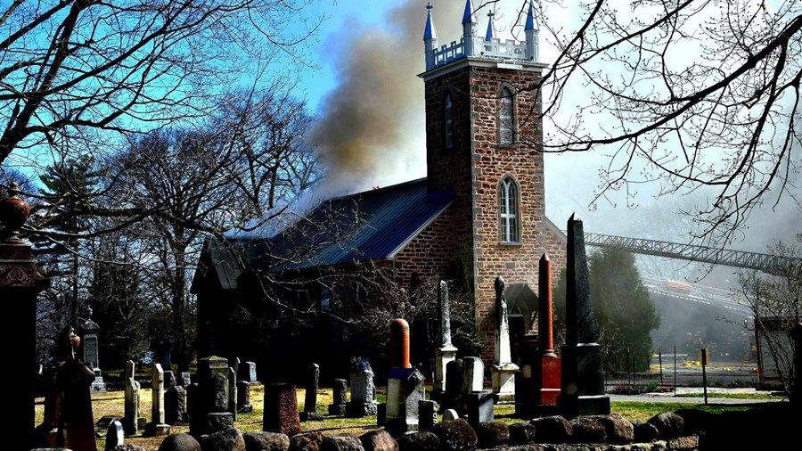 Incendie de l'Église St-James: la mairesse de Hudson réagit