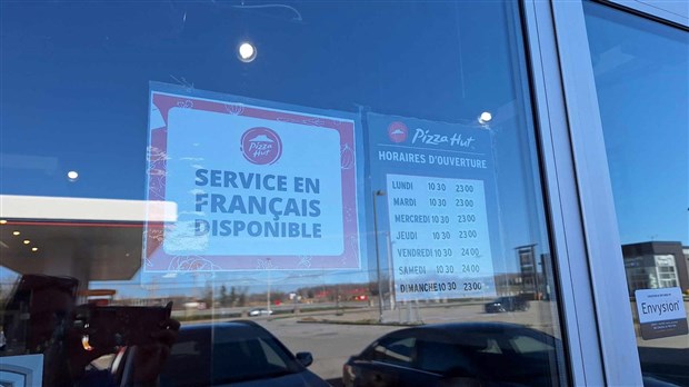 Une affiche qui dérange dans un commerce de Vaudreuil-Dorion