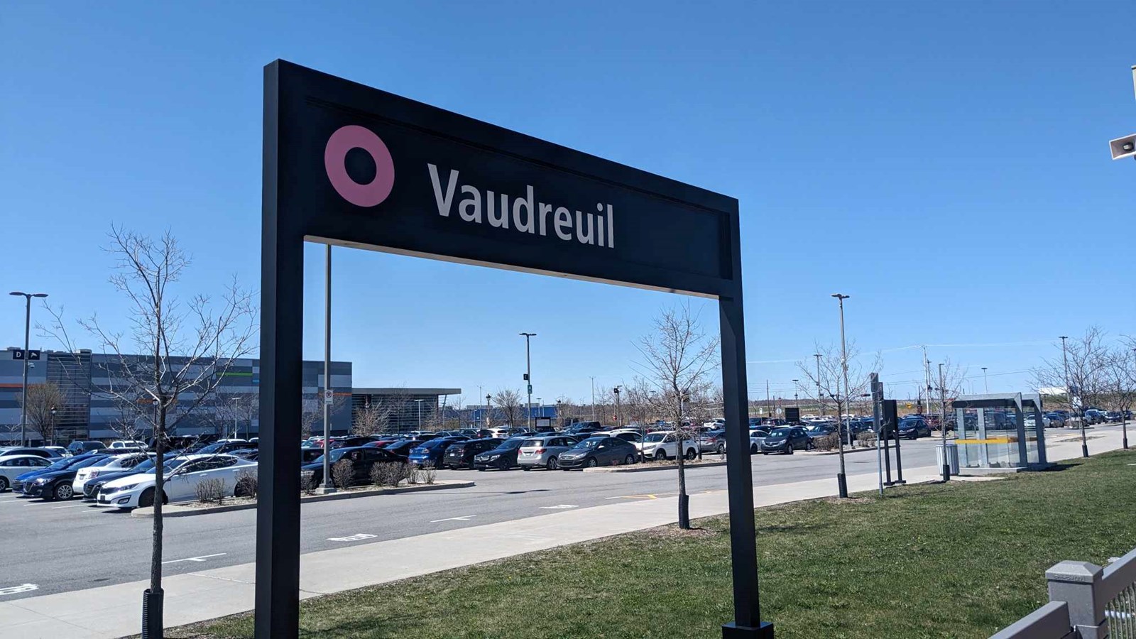 Addition of 300 parking spaces near the Vaudreuil train station  