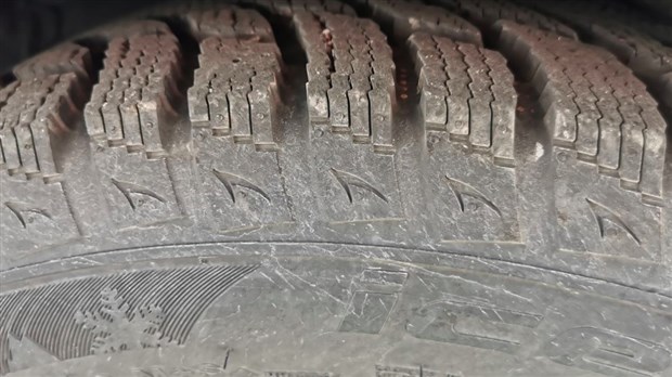 Suspended sentence and one year's probation for theft of four tires and two rims   