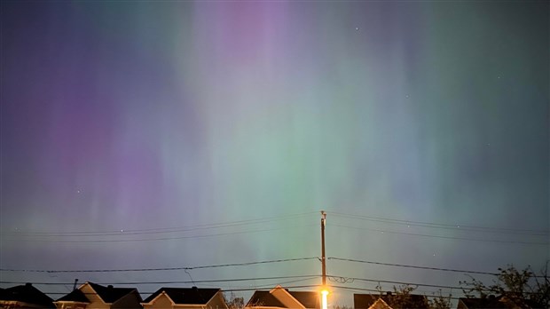 Des aurores boréales éclairent le ciel de Vaudreuil-Soulanges