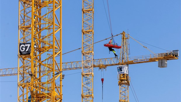 The region's firefighters practice their high-altitude rescue skills on the site of the future hospital 