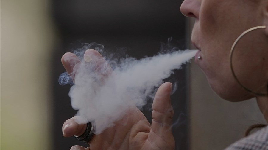 Données de l'ISQ: les Québécois fument moins la cigarette, mais vapotent plus
