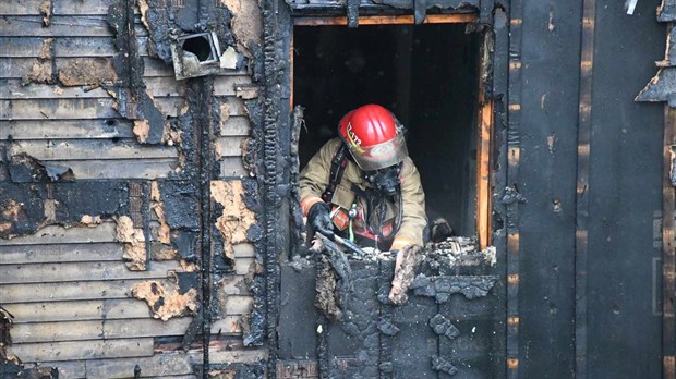Incendie à Beauharnois: les investigations se poursuivent pour déterminer la cause 