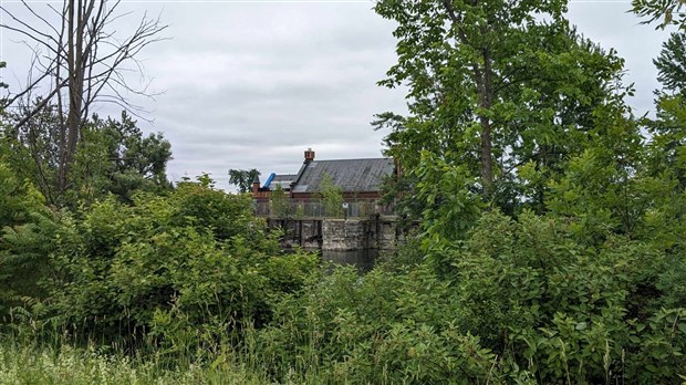 Work on the Petit Pouvoir footbridge