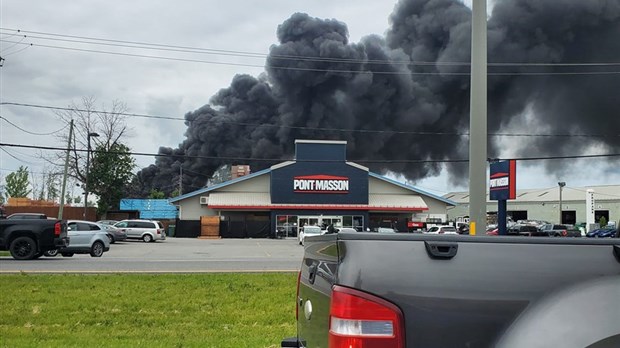 Incendie en cours à Salaberry-de-Valleyfield 