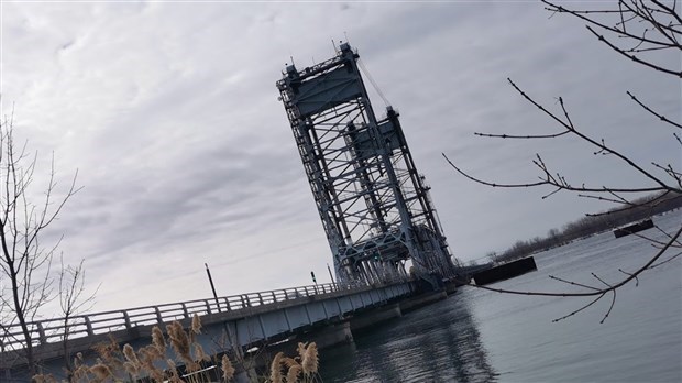 Travaux d'inspection sur les ponts Saint-Louis et Larocque 