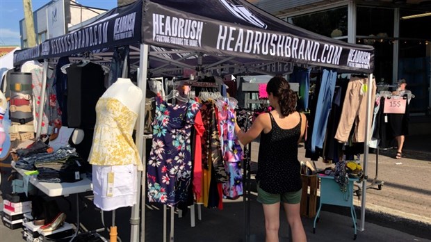 La vente trottoir bat son plein au centre-ville de Salaberry-de-Valleyfield 
