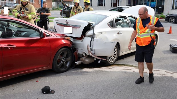 Collision entre trois véhicules à Salaberry-de-Valleyfield 
