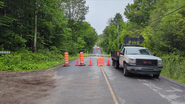 Part of Chemin Saint-Georges closed in Rigaud 