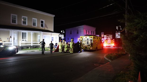 Une femme dans la vingtaine arrêtée à la suite d'un délit de fuite causant des lésions 
