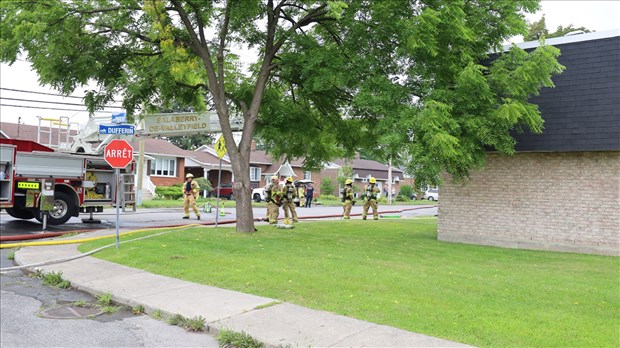 Un divan qui prend feu mobilise une vingtaine de pompiers 