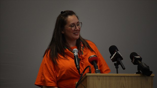 La ministre Mandy Gull-Masty était au Collège John-Abbott