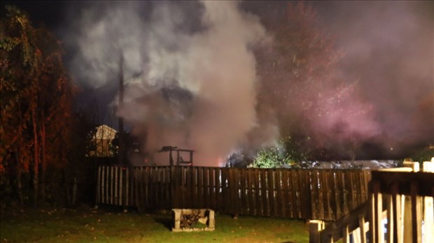 Un cabanon est détruit par les flammes sur la rue Santoire 