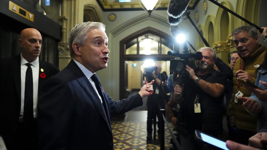 Le gouvernement fédéral veut éliminer 40 000 emplois dans la fonction publique