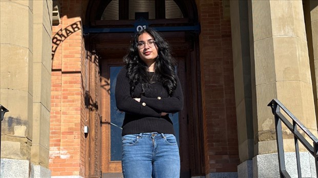 Une étudiante de John-Abbott reçoit une bourse pour faire avancer la recherche en IA