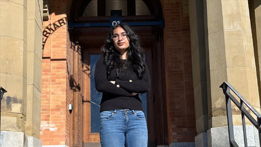 Une étudiante de John-Abbott reçoit une bourse pour faire avancer la recherche en IA