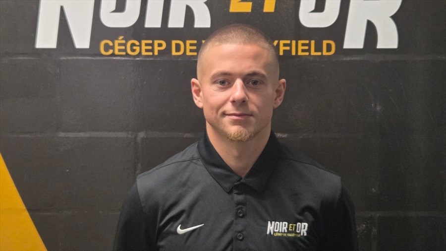 Un nouvel entraîneur-chef pour l’équipe de football du Noir et Or