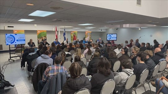 Des étudiants partagent leurs observations avec les élus de Saint-Zotique 