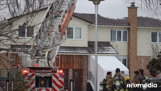 Un bâtiment de trois logements prend feu à Vaudreuil-Dorion