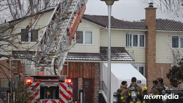 Un bâtiment de trois logements prend feu à Vaudreuil-Dorion