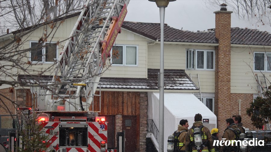 Un bâtiment de trois logements prend feu à Vaudreuil-Dorion