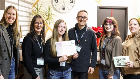 Une artiste couronnée à la Soirée de clôture Vocation en art 